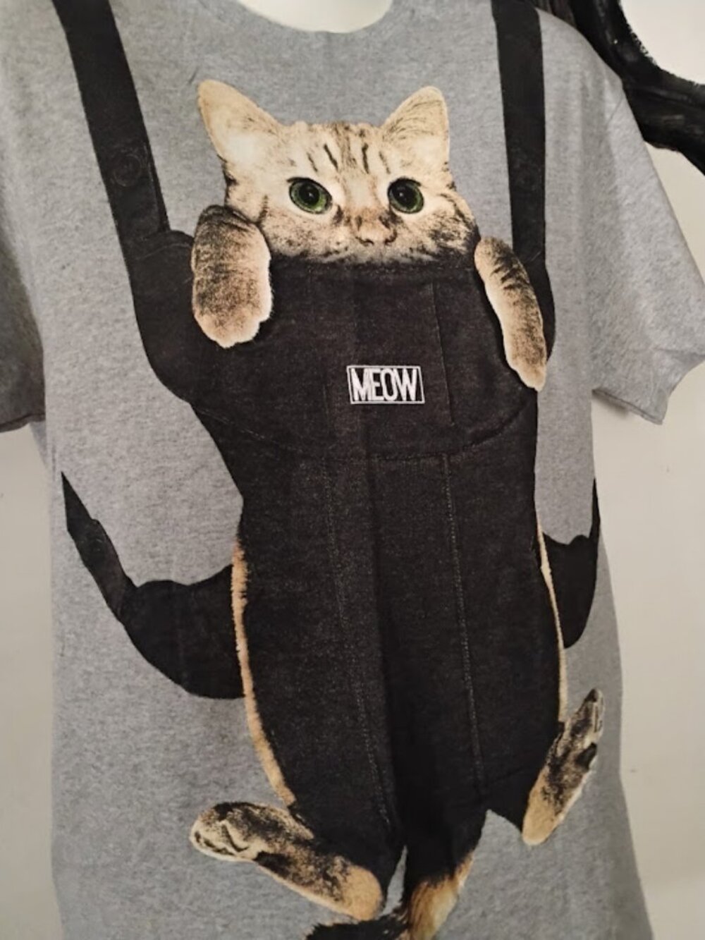 Kitty in a Carrier T-shirt size Medium NEW WITH TAGS Cat Shirt